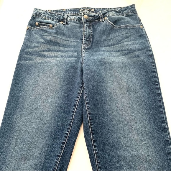 Tru Luxe Jeans with Rhinestone Pockets Size 30/10 - Picture 3 of 9